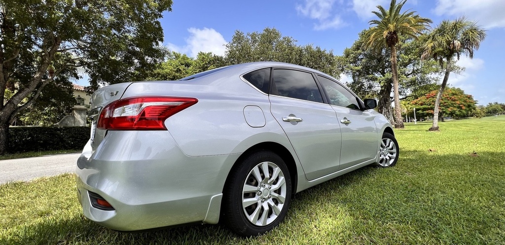 Nissan Sentra KMKW93 Silver