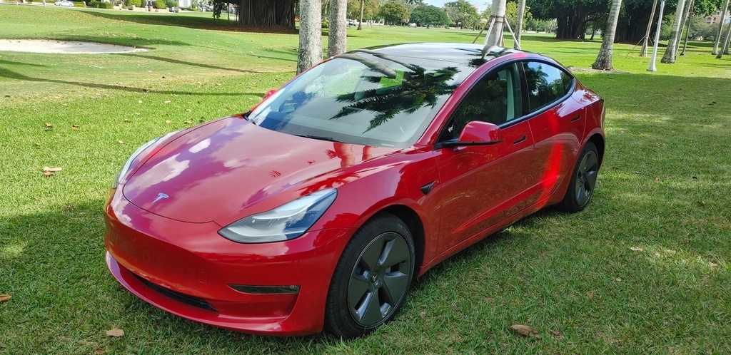 Tesla Model 3 2022 Red