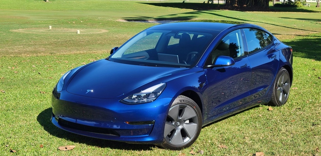 Tesla Model 3 2021 Blue