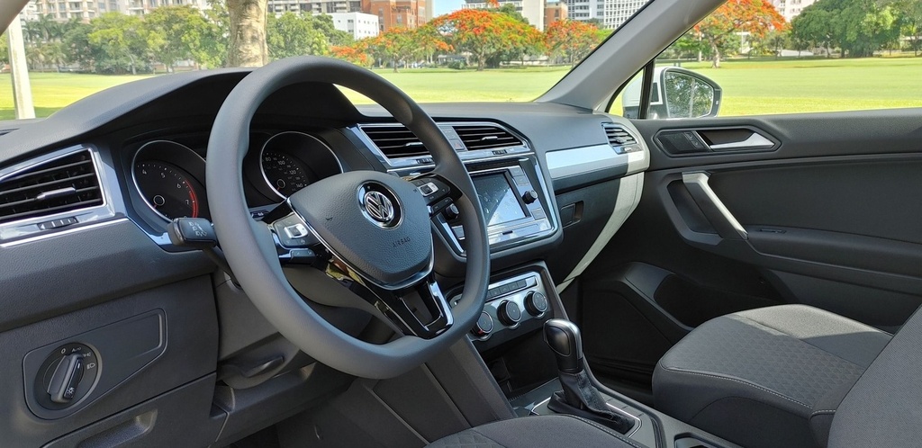 Volkswagen Tiguan 2021 white