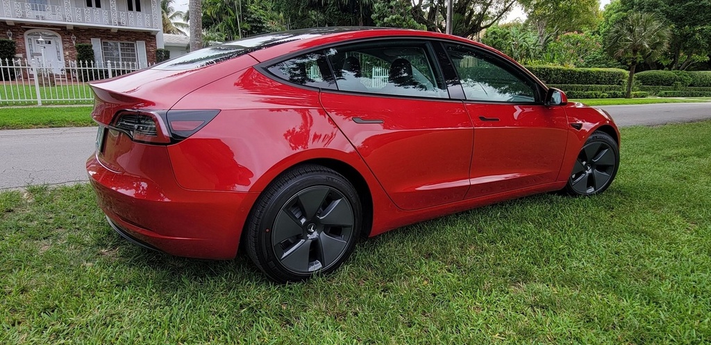 Tesla Model 3 2021 Red