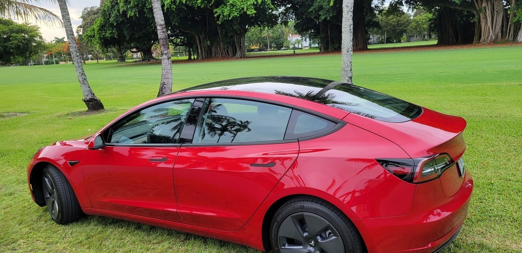 Tesla Model 3 2021 Red